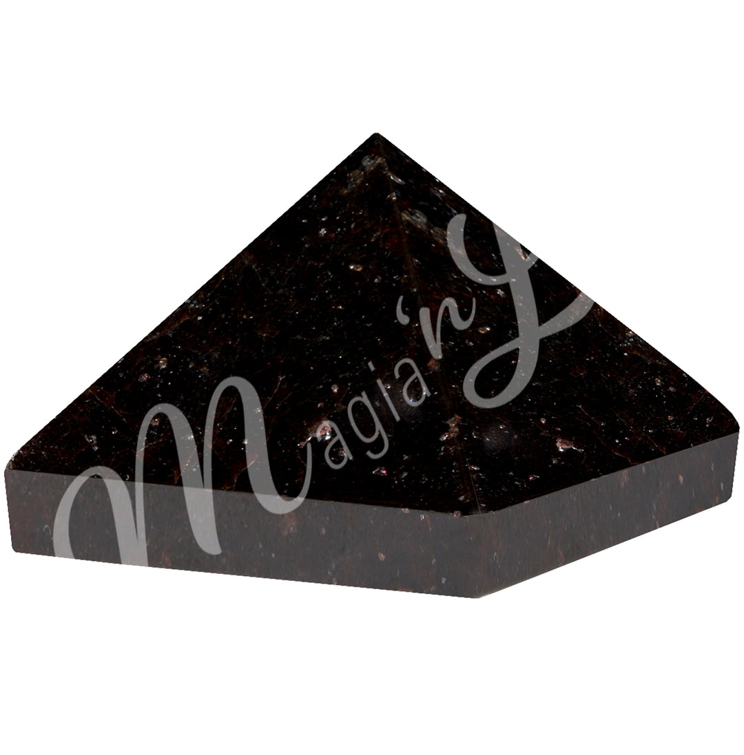 A four side pyramid made of Garnet.