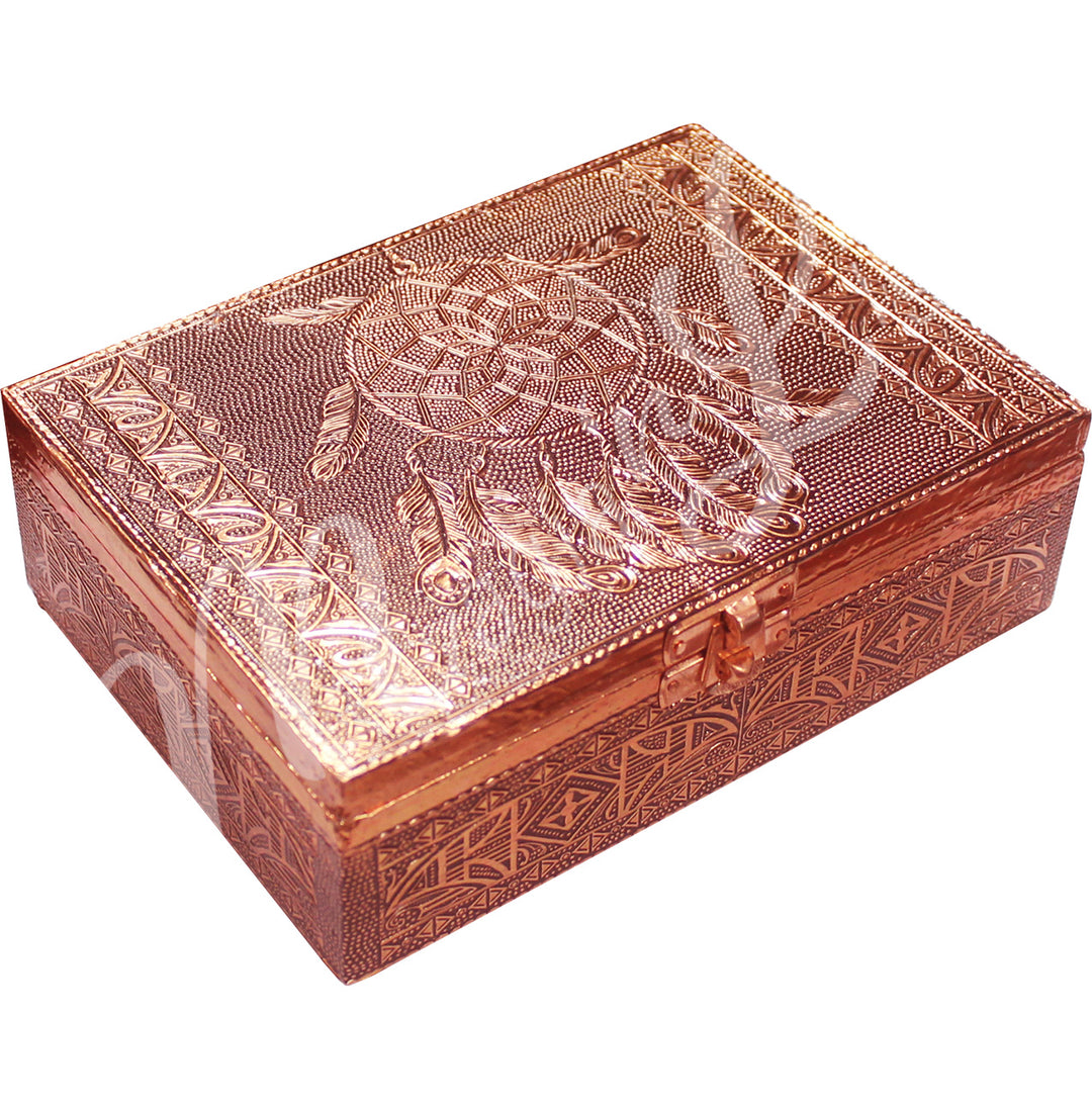 A box made of copper-plated metal features a dreamcatcher on the lid.