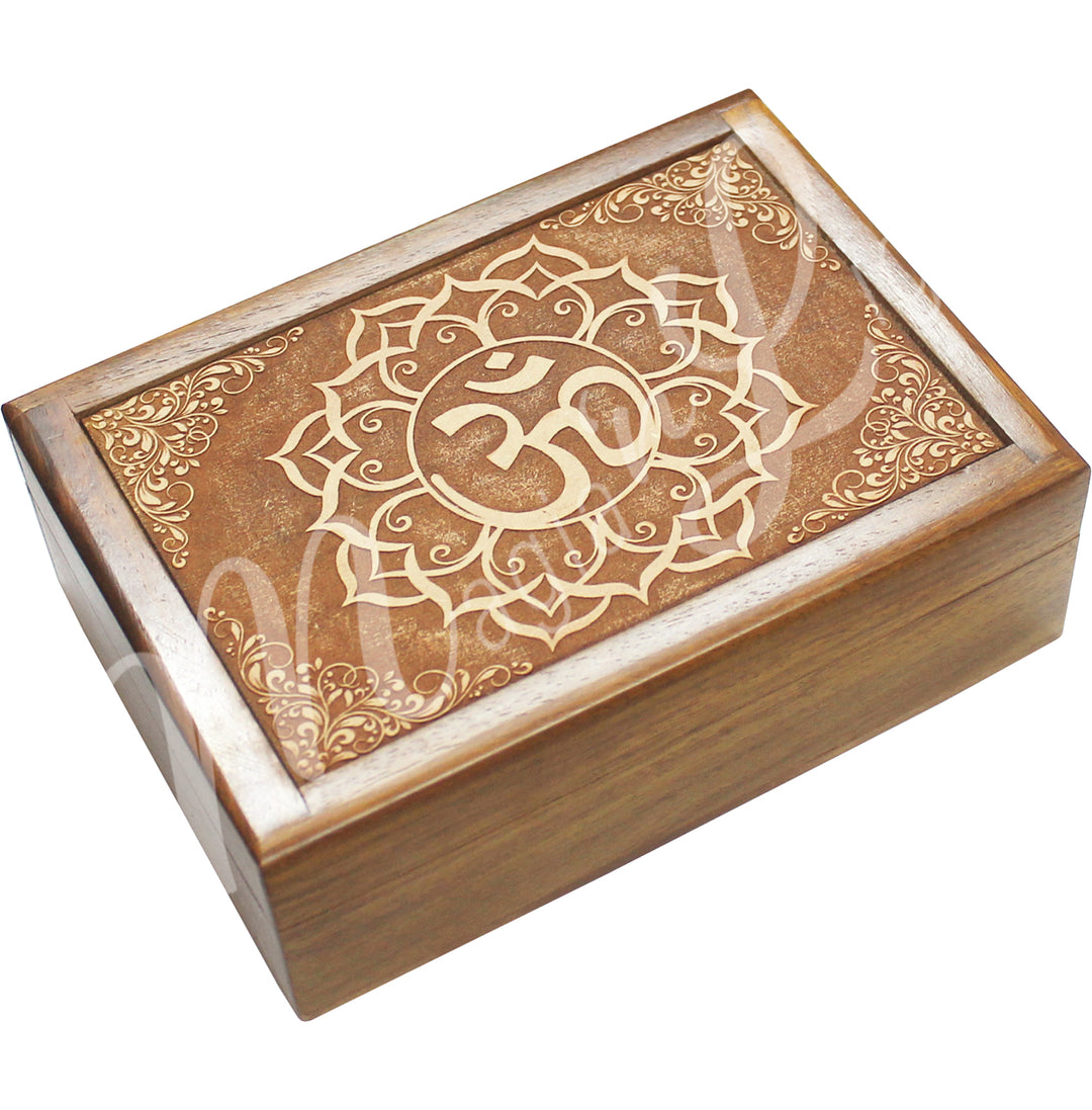 A box made of acacia wood. The lid features a laser-engraved Om symbol in a lotus flower.