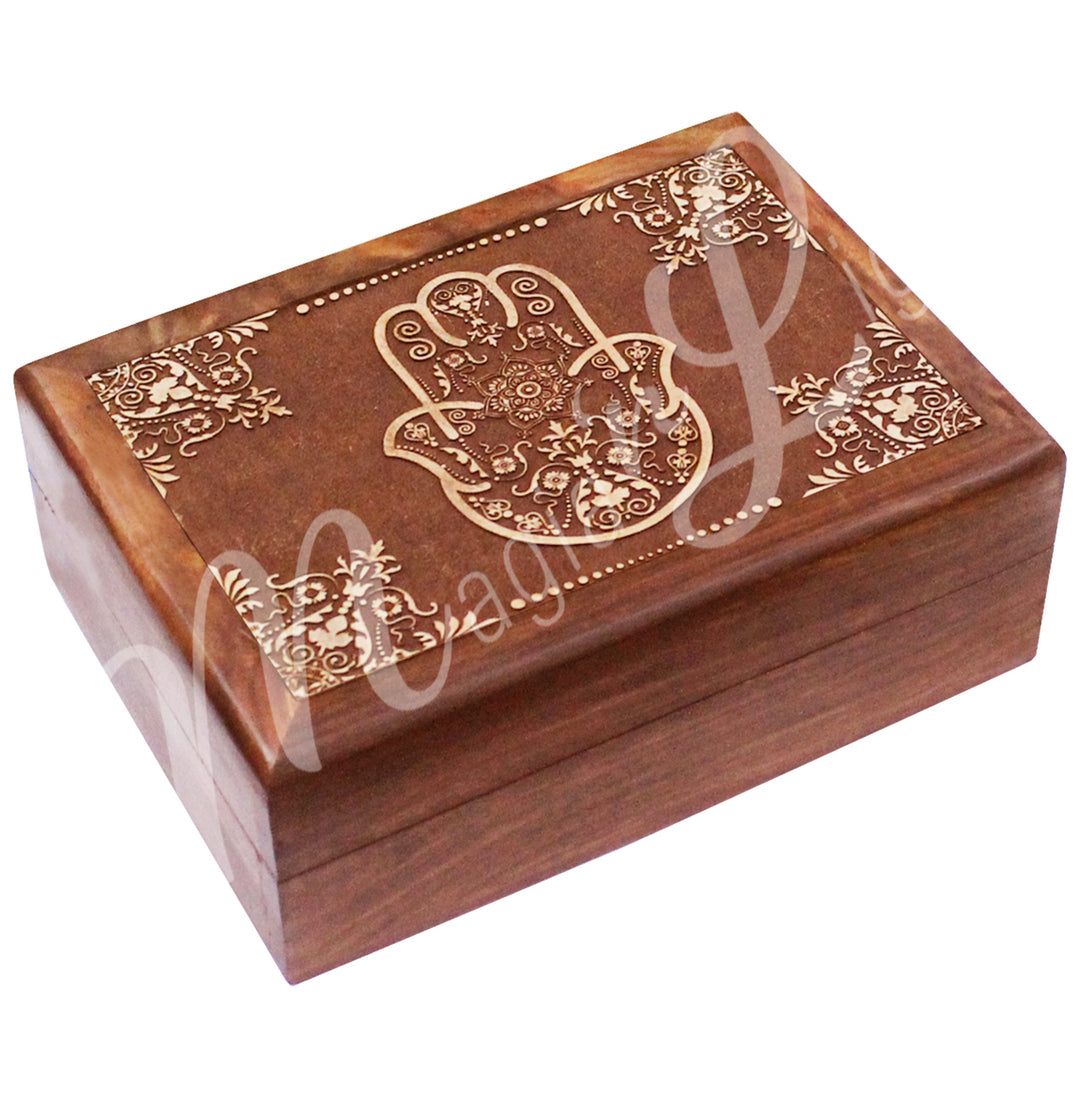 A box made of acacia wood. The lid features a laser-engraved Hand of Fatima.