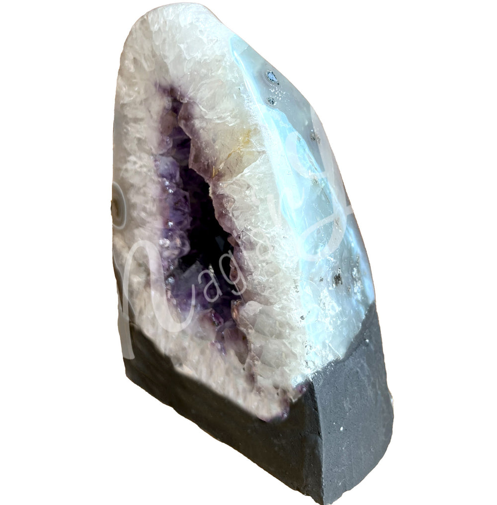 Side view of an amethyst cathedral. The center is purple with glitter while the sides go from white to gray on the exterior.