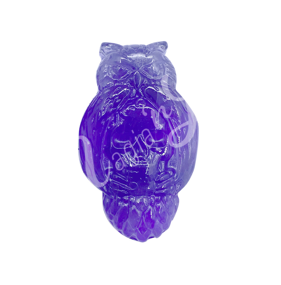 A carving of an owl with a skull to replace the belly, made of fluorite.