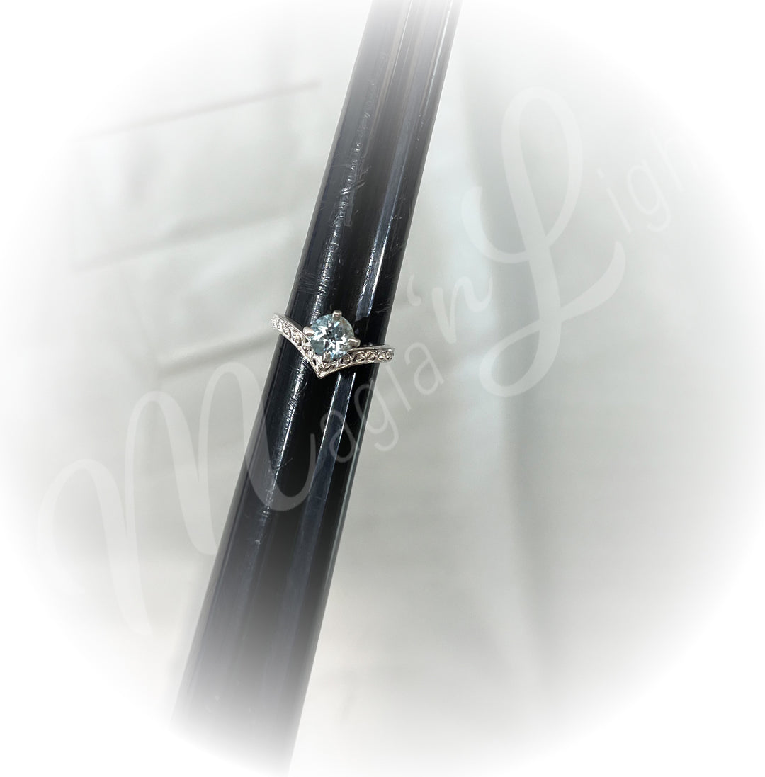 Anillo de Plata Esterlina con Topacio Azul Facetado Tamaños 4-10