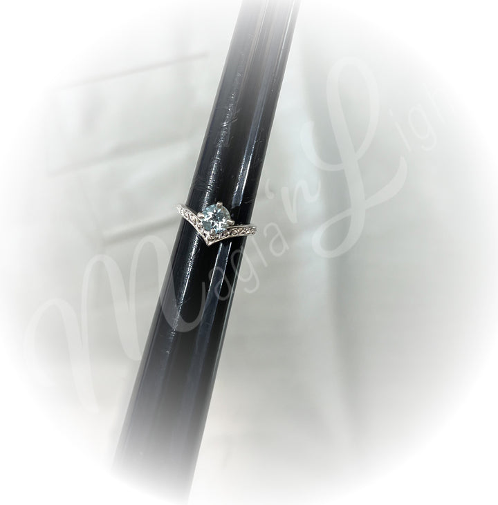 Anillo de Plata Esterlina con Topacio Azul Facetado Tamaños 4-10