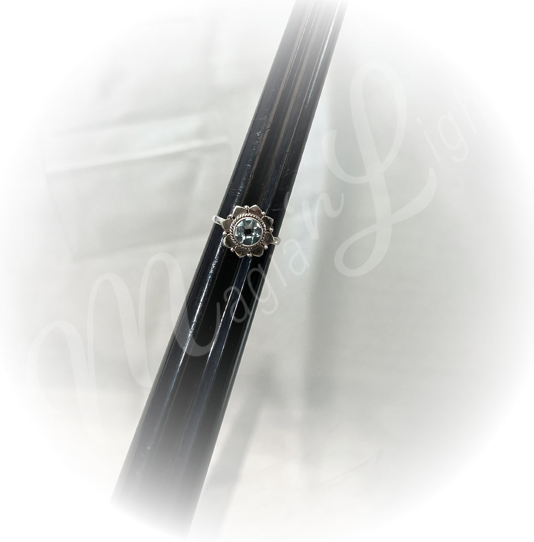 Anillo de Plata Esterlina con Topacio Azul Facetado Tamaños 4-10