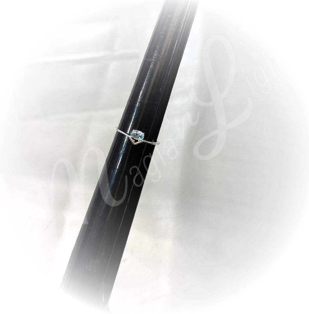 Anillo de Plata Esterlina con Topacio Azul Facetado Tamaños 4-10