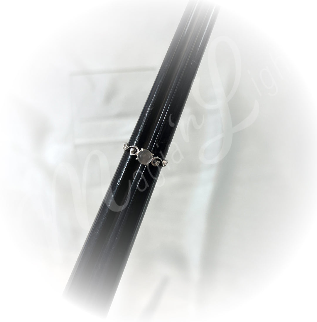 Anillo de Plata Esterlina con Piedra Lunar Blanca tamaños 5-8