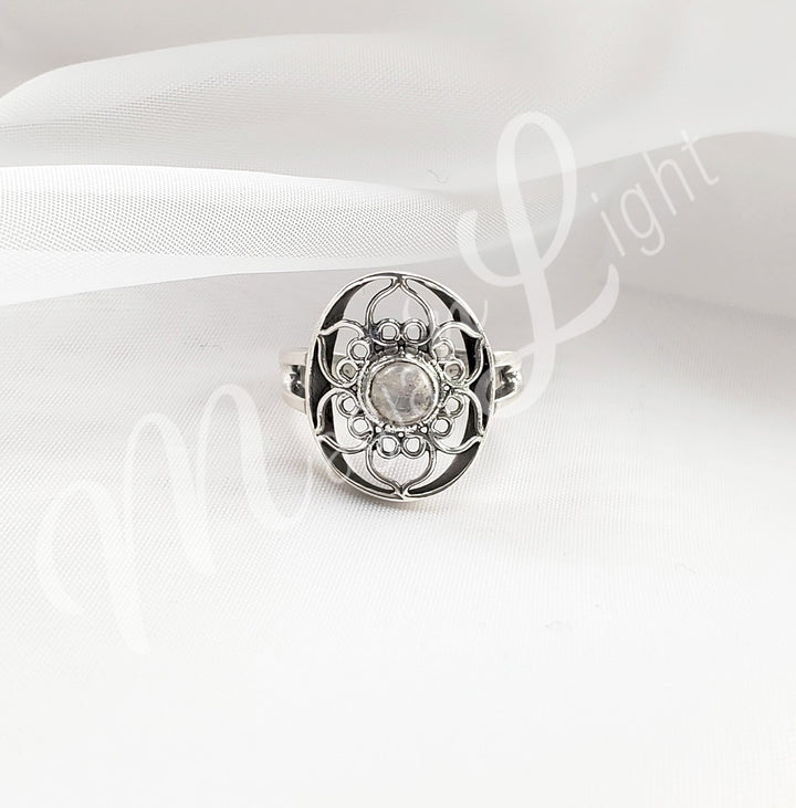 Anillo de Plata de Ley Lotus Rainbow Moonstone Ajustable