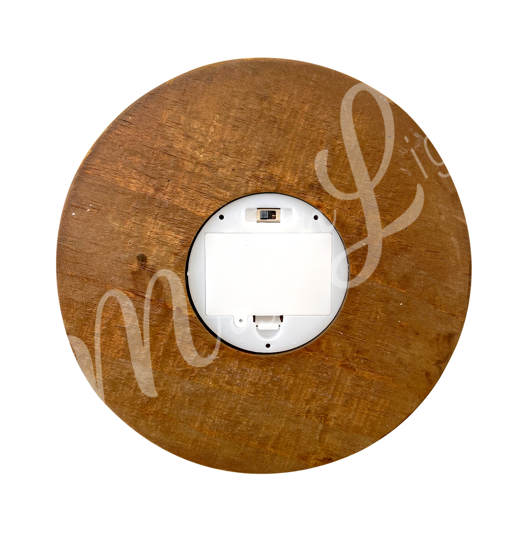 Seen from under the round wooden base, you can see the battery compartment and the on/off switch.