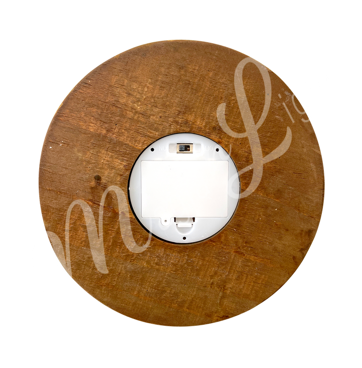 Seen from under the round wooden base, you can see the battery compartment and the on/off switch.