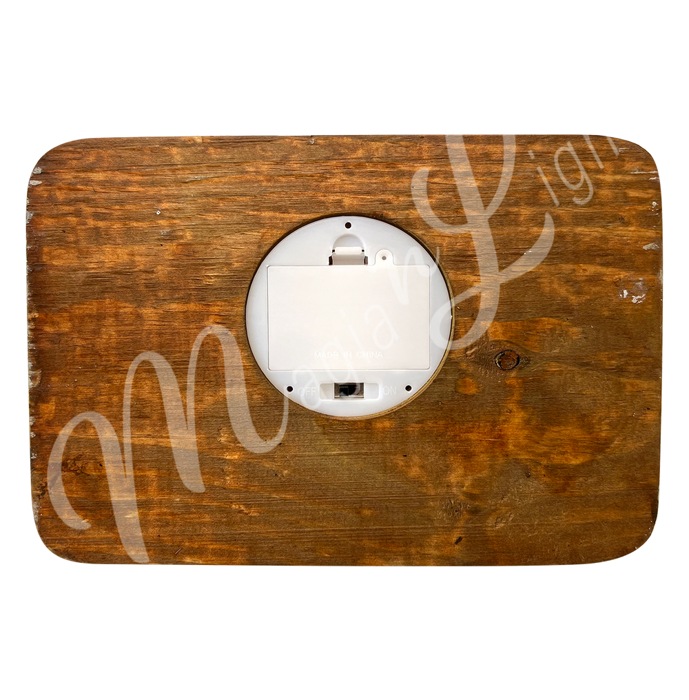 Seen from under the rectangular wooden base, you can see the battery compartment and the on/off switch.